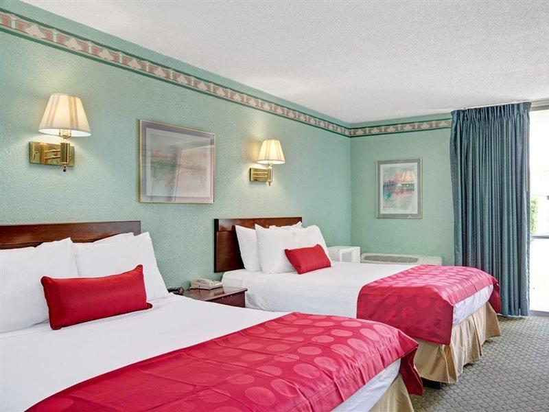 Ramada By Wyndham Parsippany Ξενοδοχείο Εξωτερικό φωτογραφία