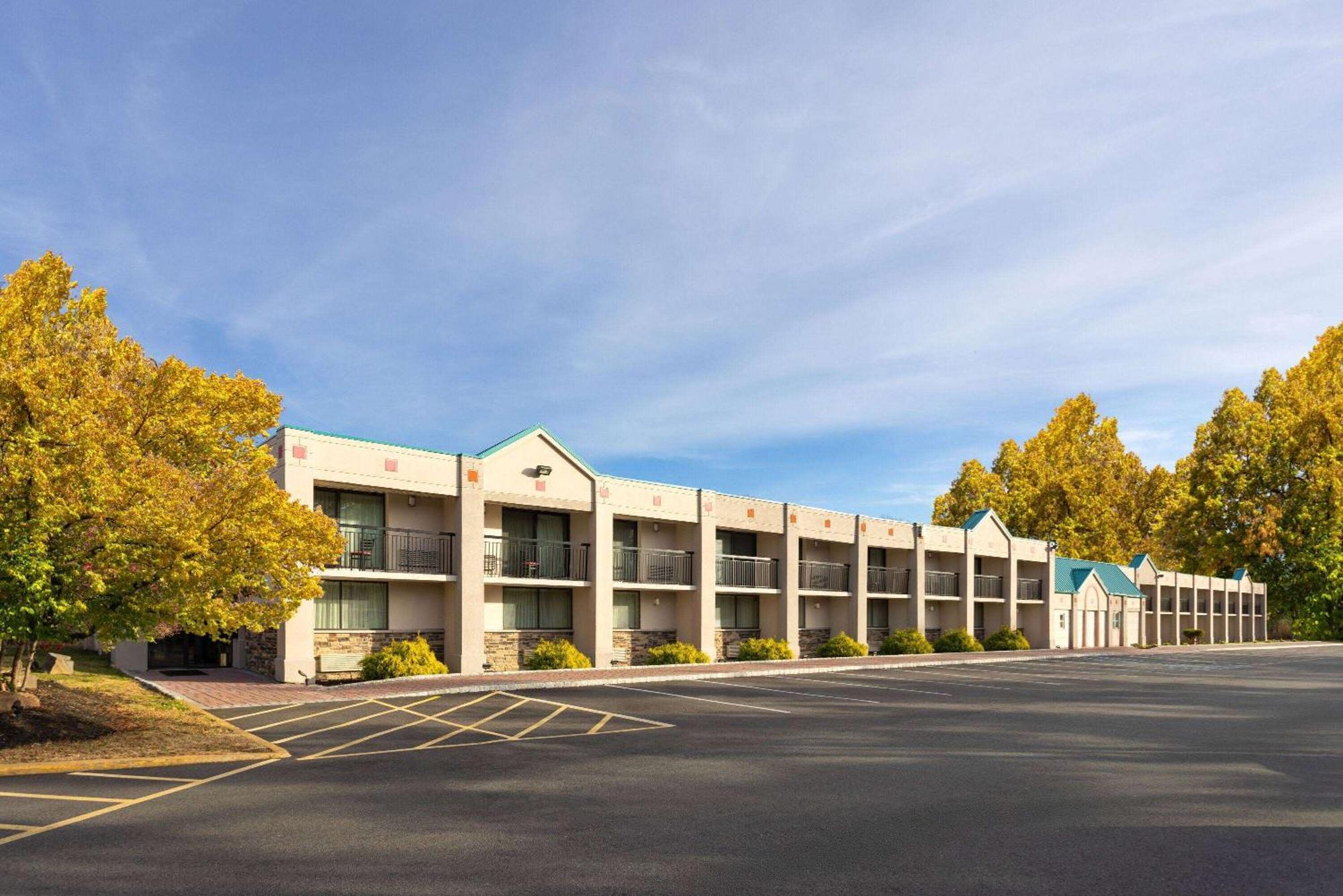 Ramada By Wyndham Parsippany Ξενοδοχείο Εξωτερικό φωτογραφία
